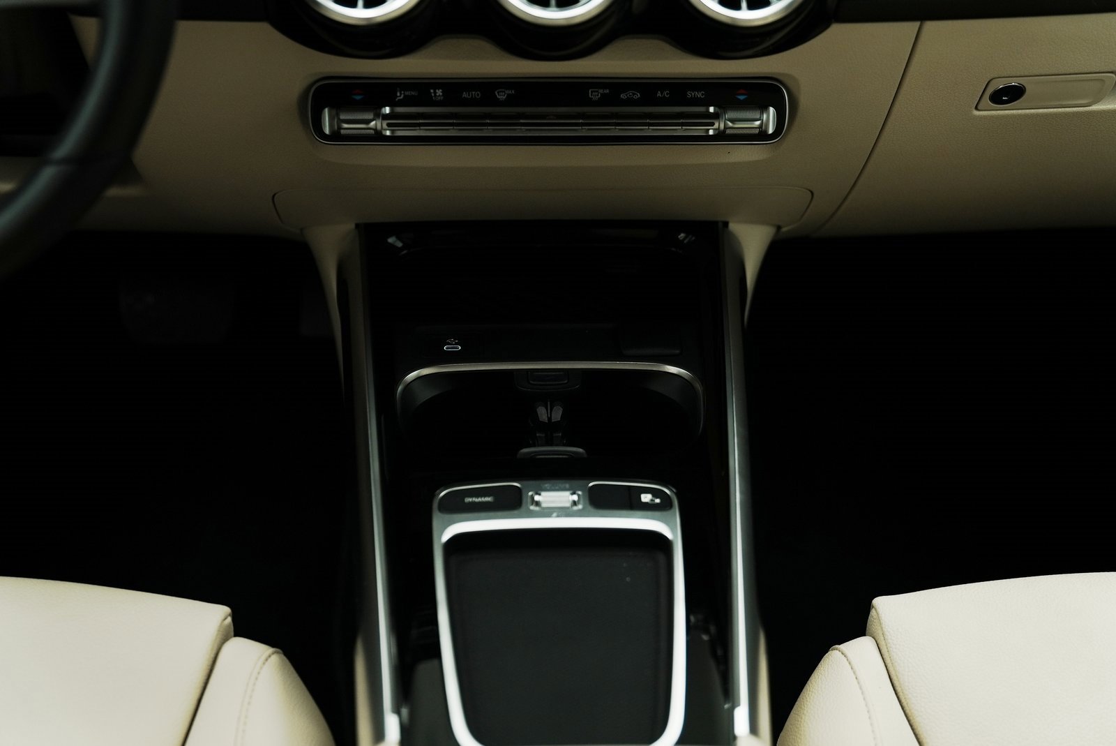 Used 2025 Mercedes-Benz GLB 250 4MATIC image 35