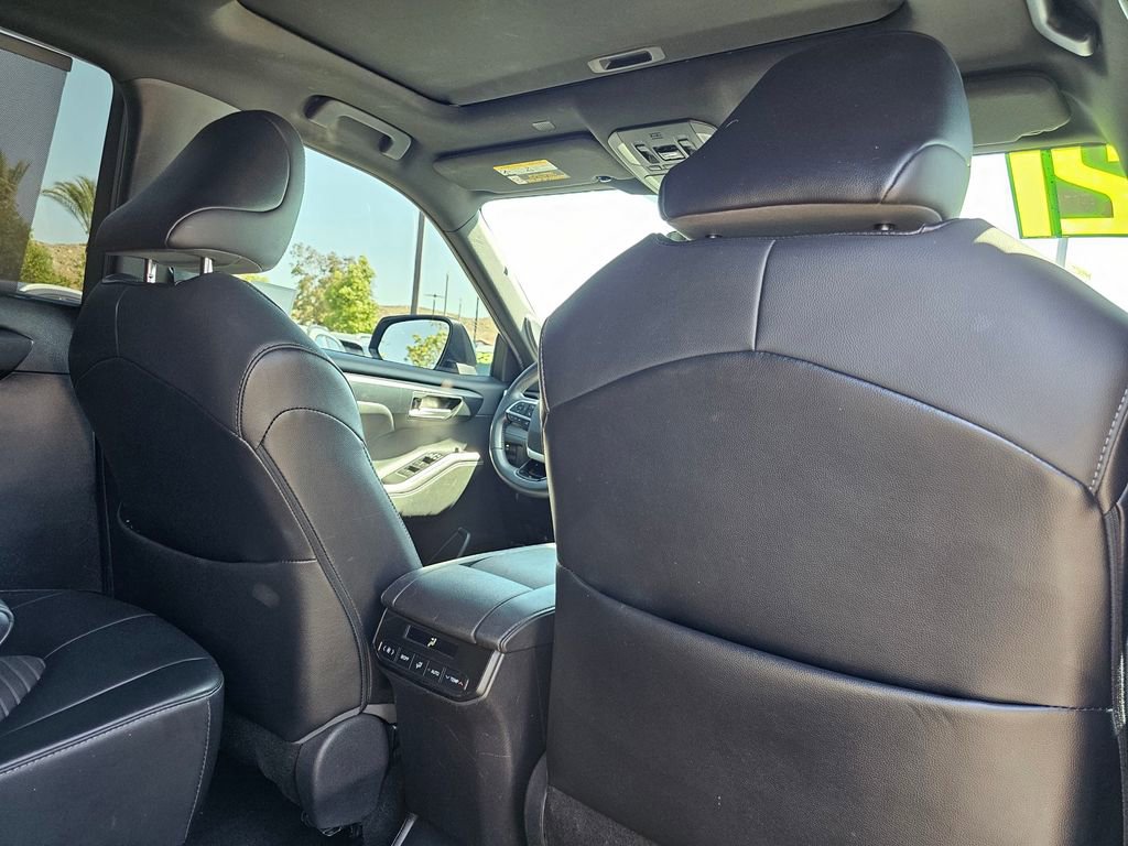 Used 2021 Toyota Highlander XSE FWD image 17