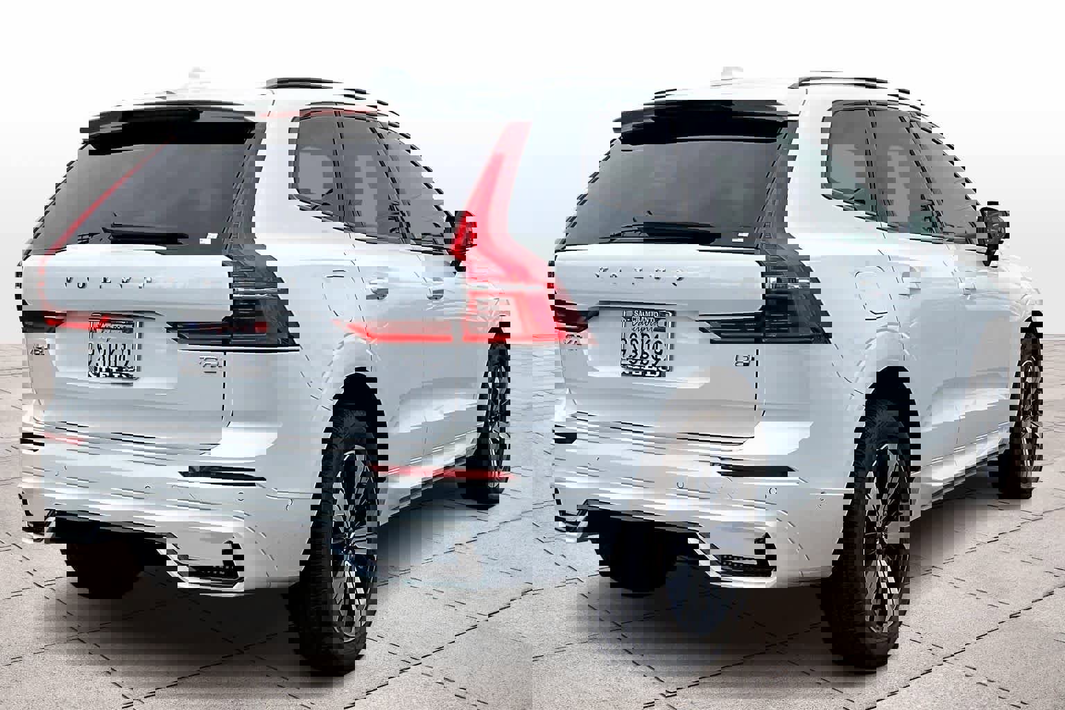 Used 2025 Volvo XC60 T8 Plus w/ Protection Package Premier image 15