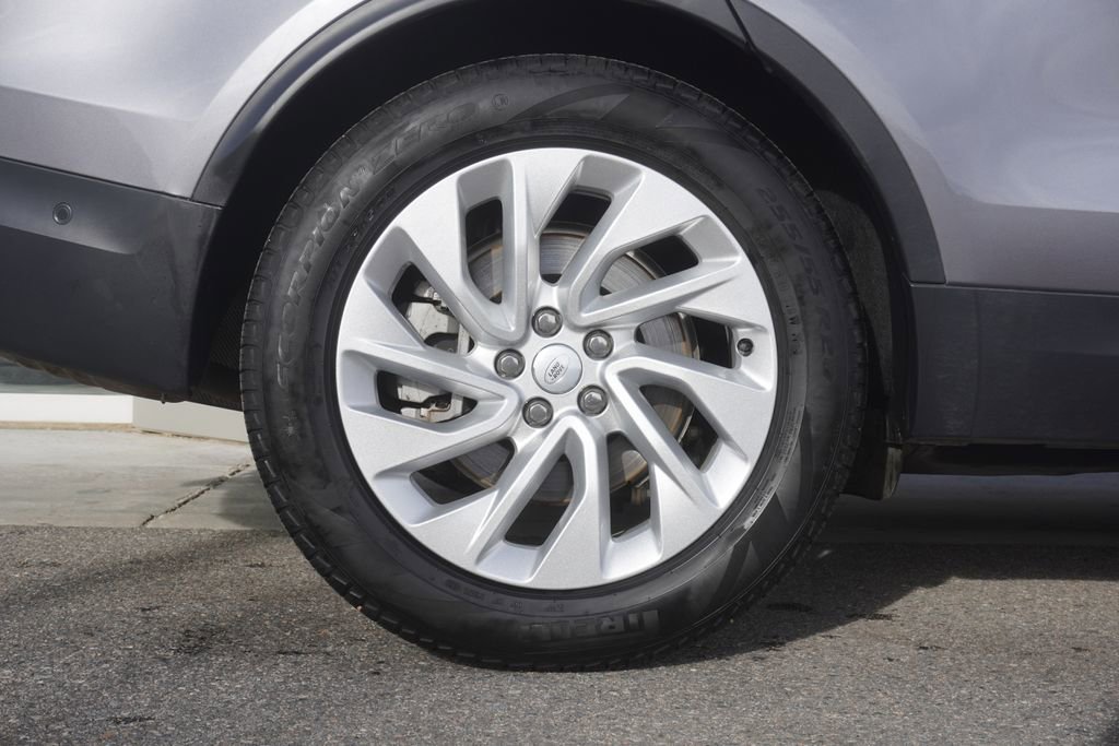 Used 2025 Land Rover Discovery S image 34