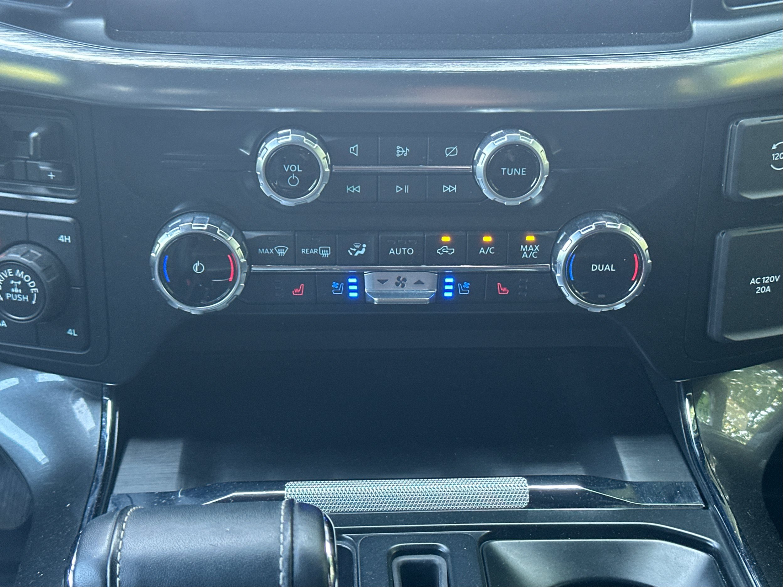 Used 2023 Ford F150 Lariat AWD/4WD image 28