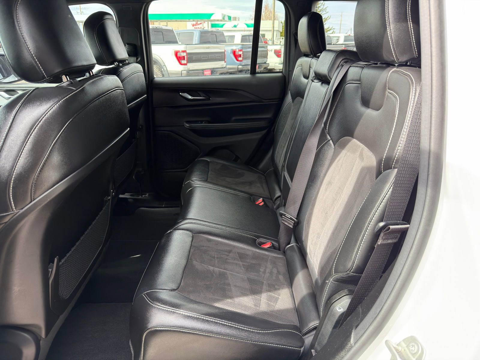 Used 2024 Jeep Grand Cherokee Altitude image 29