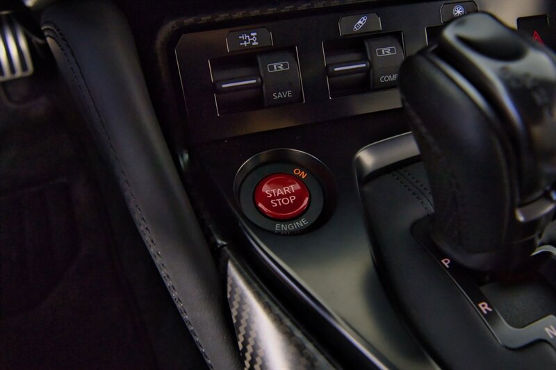 Used 2021 Nissan GT-R Premium image 27