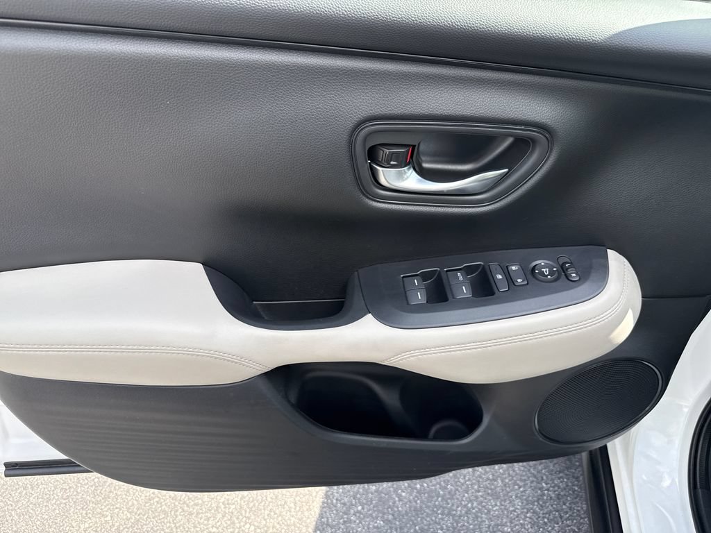 Certified 2025 Honda HR-V LX image 9