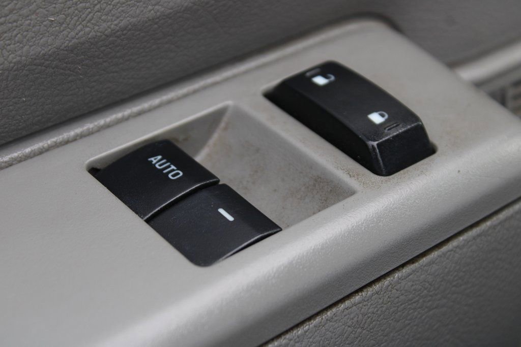 Used 2014 Ford E-350 and Econoline 350 Super Duty w/ Power Windows & Locks Group RWD image 17