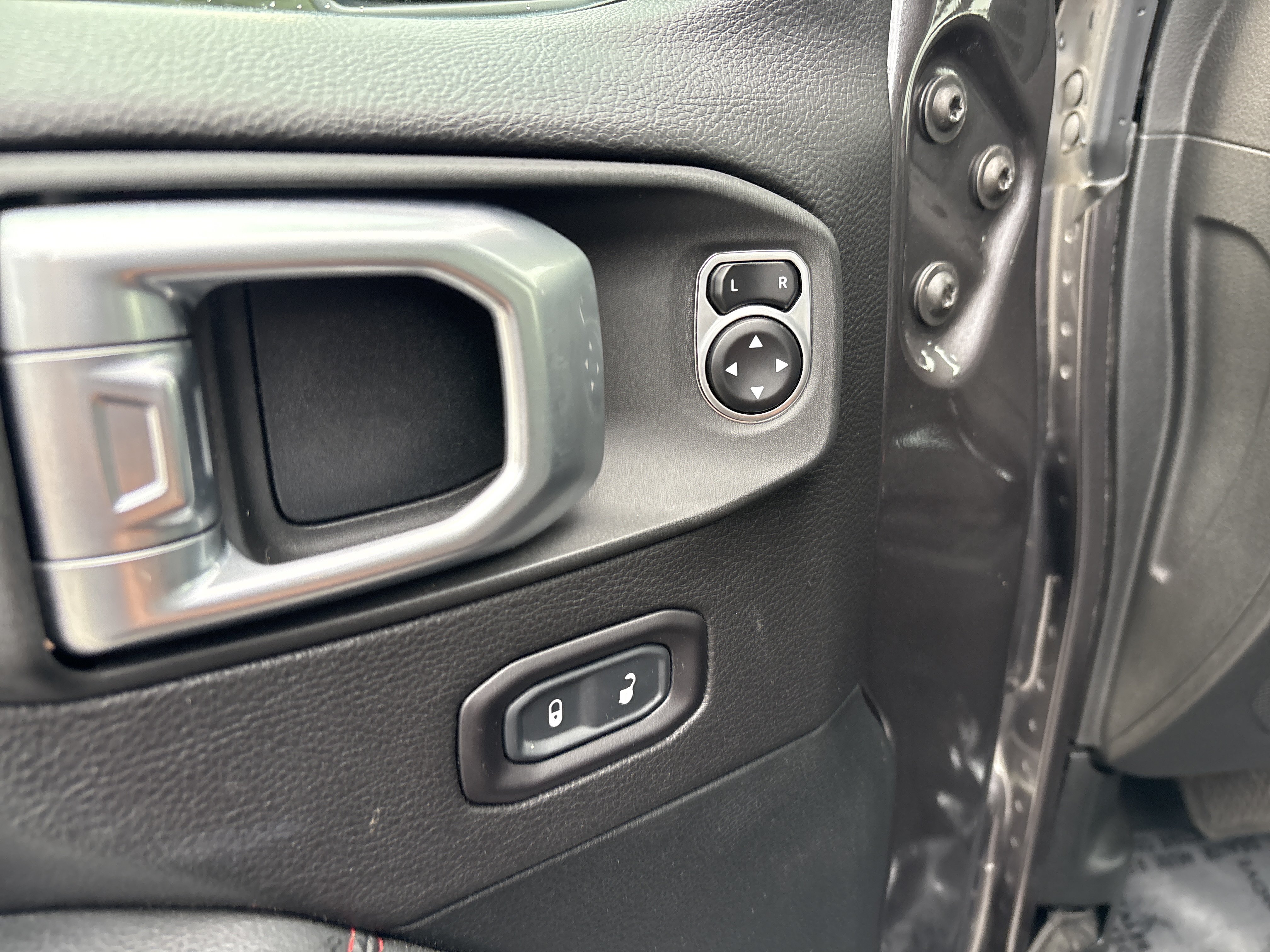 Used 2020 Jeep Gladiator Rubicon AWD/4WD image 16