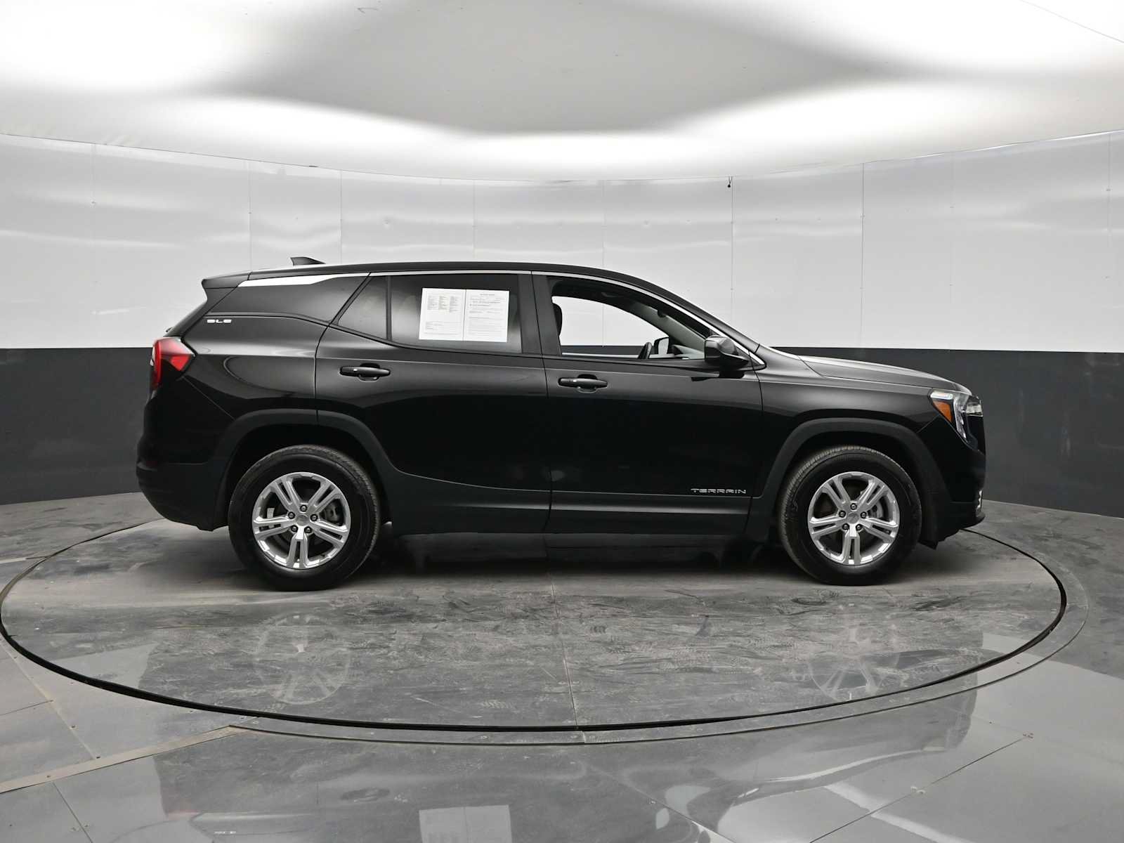 Used 2024 GMC Terrain SLE AWD/4WD image 9