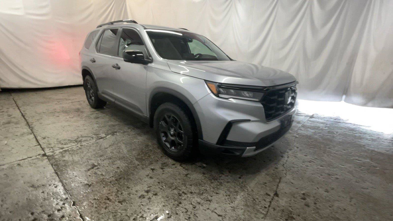 Certified 2025 Honda Pilot TrailSport image 2