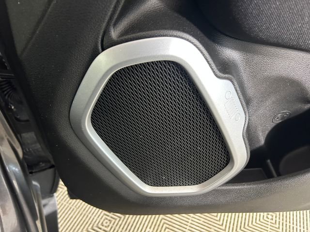 Used 2021 Jeep Renegade Latitude image 30