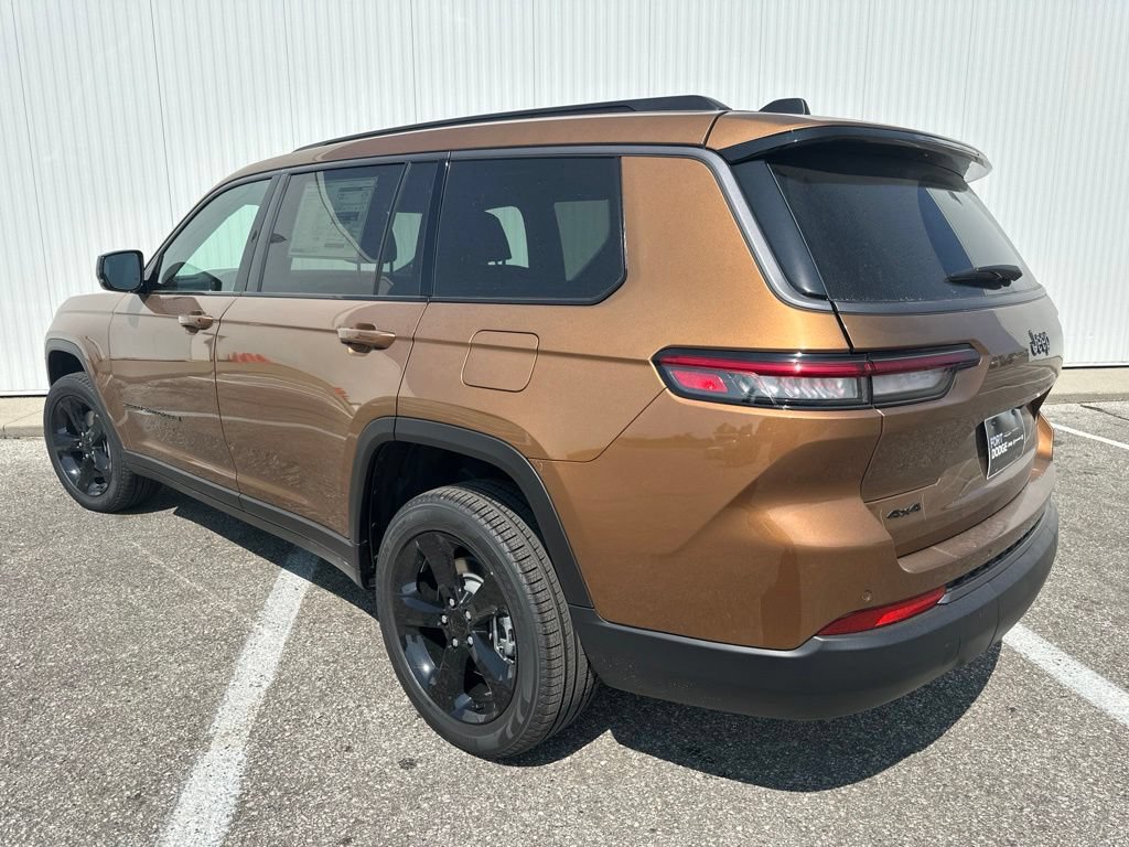 New 2026 Jeep Grand Cherokee L Limited w/ Limited Altitude Package AWD/4WD image 4
