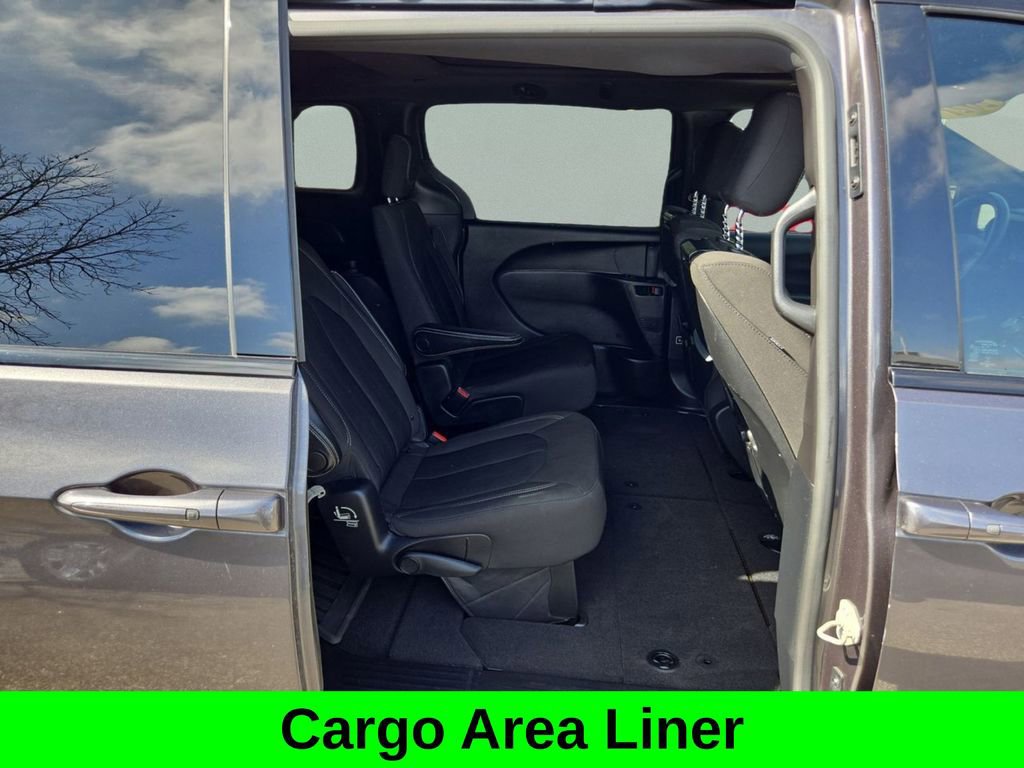 Used 2021 Chrysler Pacifica Touring w/ Uconnect Theater Family Group image 19