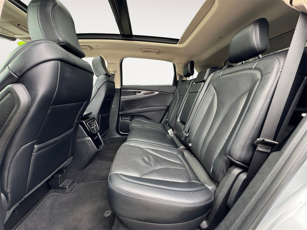 Used 2023 Lincoln Nautilus Reserve image 13