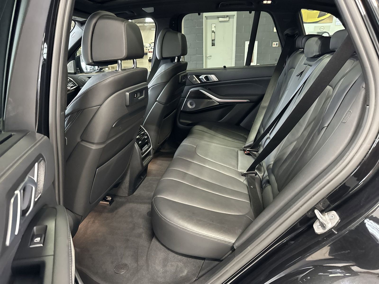 Used 2021 BMW X5 M50i w/ Executive Package image 29