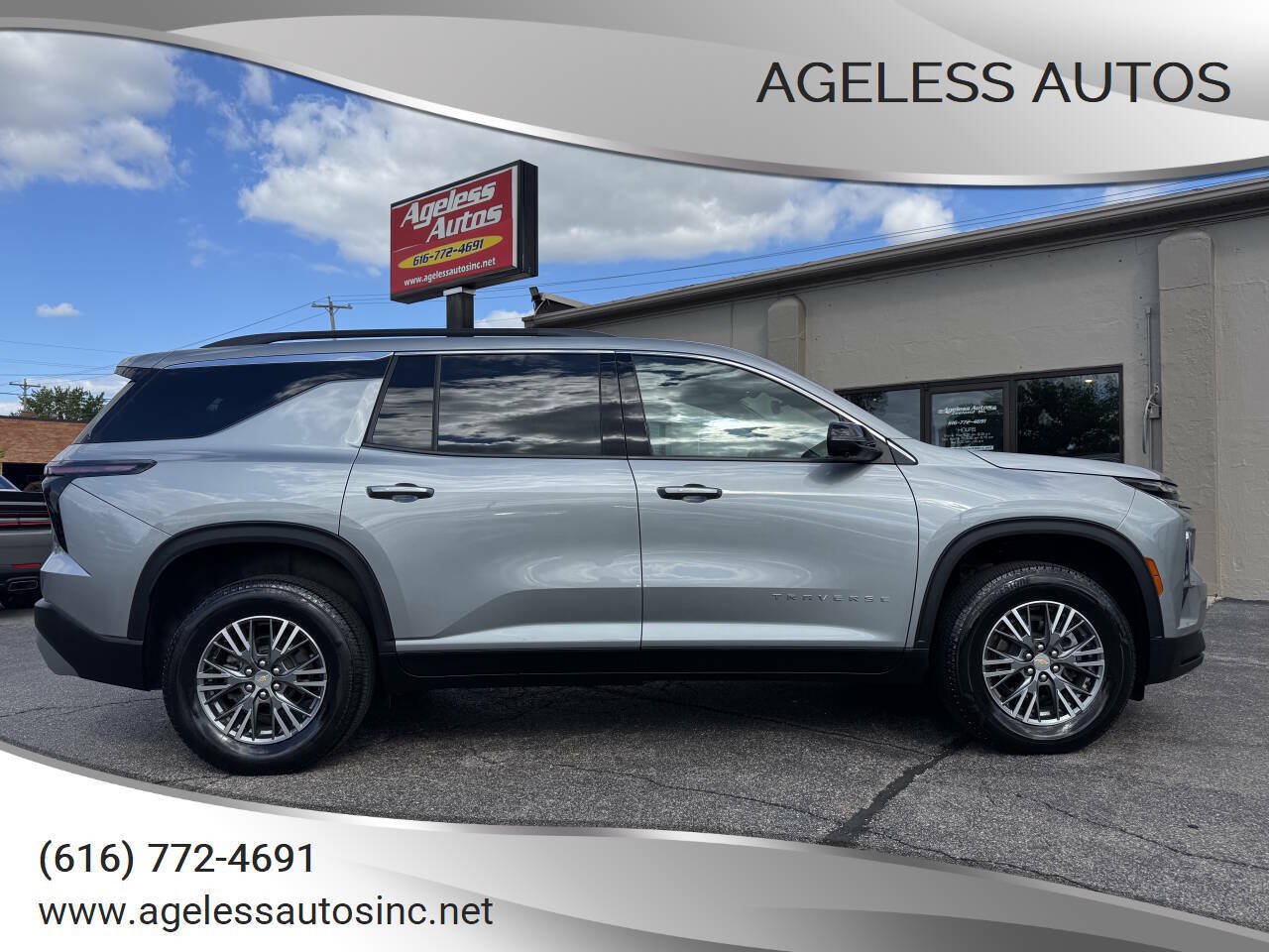 Used 2024 Chevrolet Traverse LT