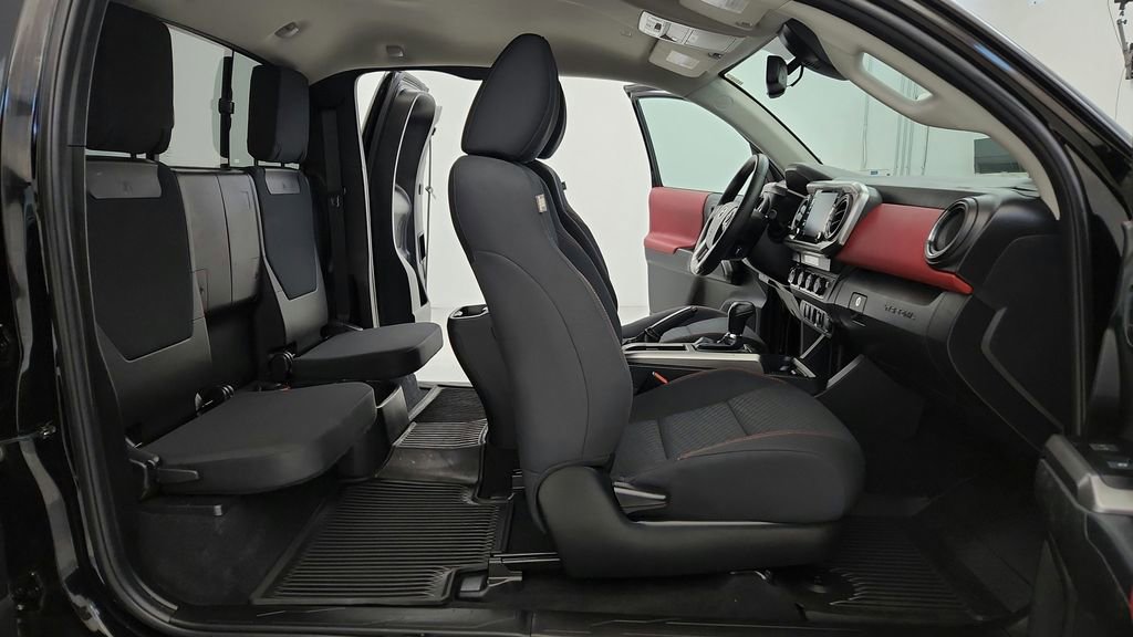 Certified 2023 Toyota Tacoma SR5 AWD/4WD image 17