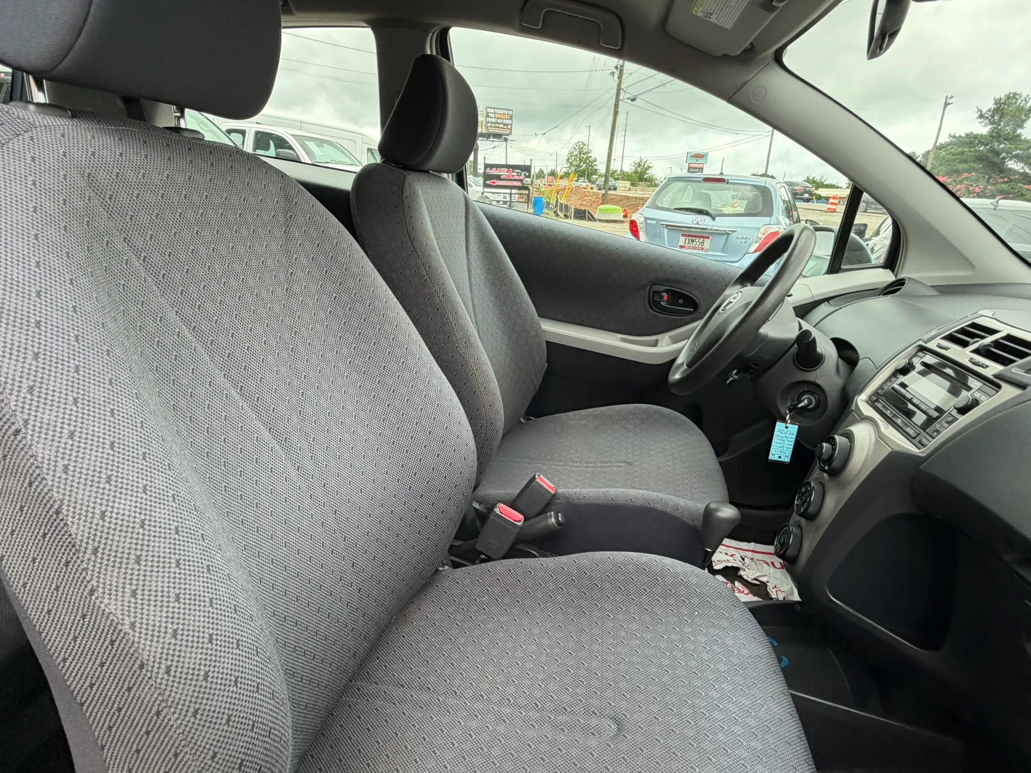 Used 2009 Toyota Yaris S FWD image 17