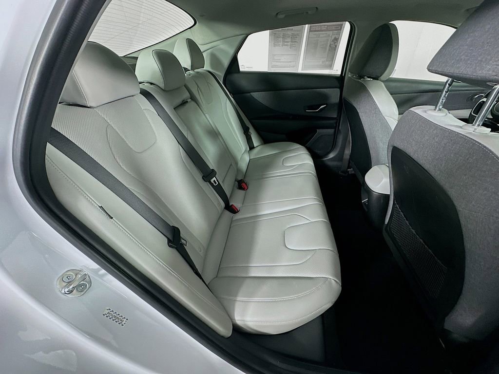 Used 2024 Hyundai Elantra Limited image 35