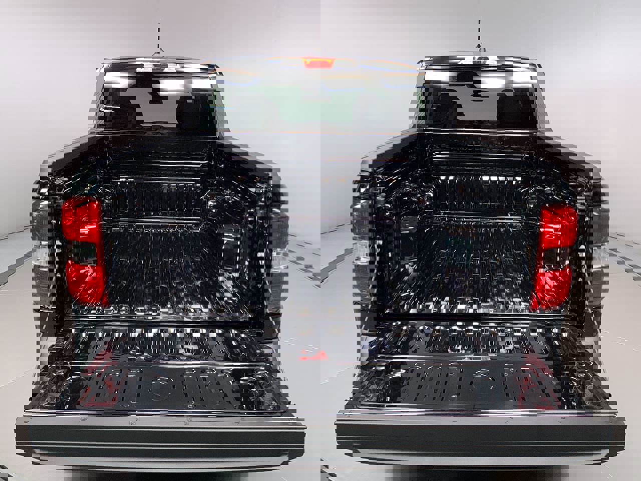 New 2025 Ford Maverick XL image 31