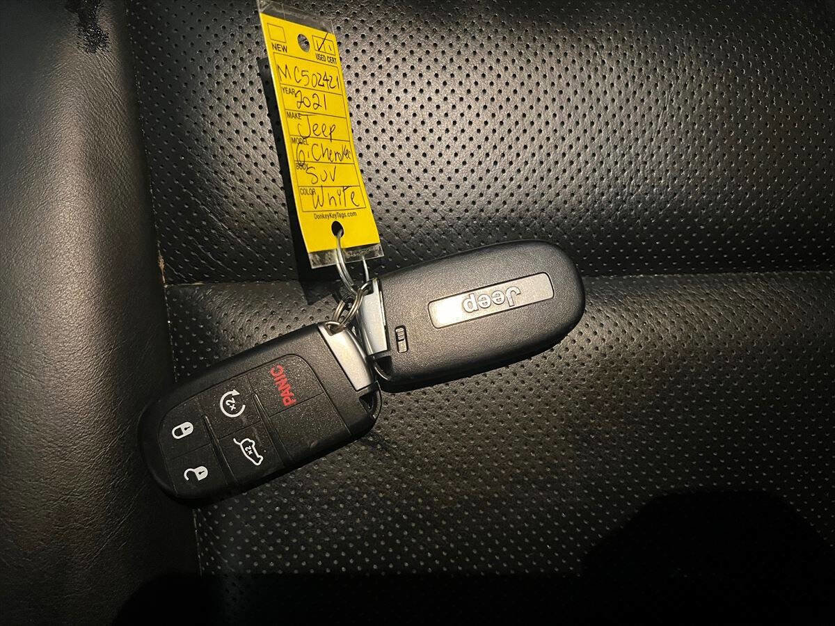 Used 2021 Jeep Grand Cherokee Limited w/ Luxury Group II AWD/4WD image 16