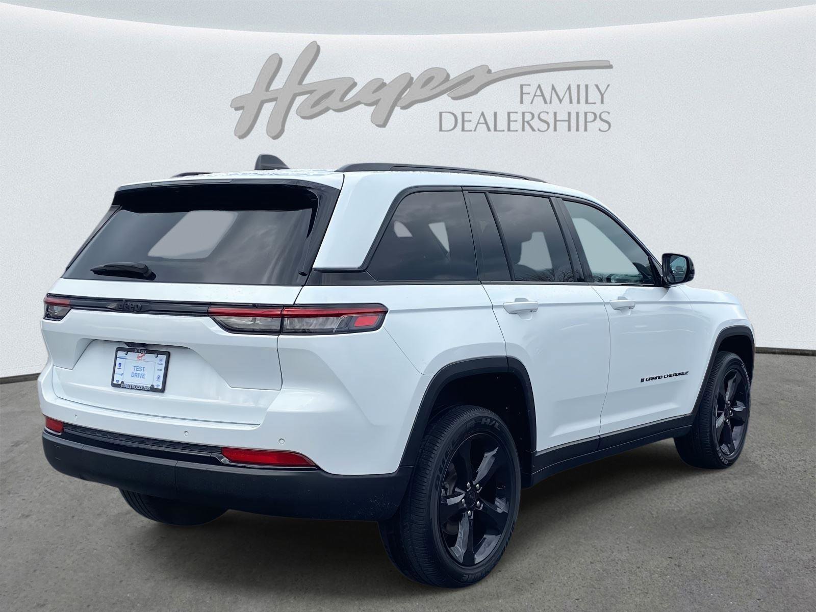 Certified 2024 Jeep Grand Cherokee Altitude image 42