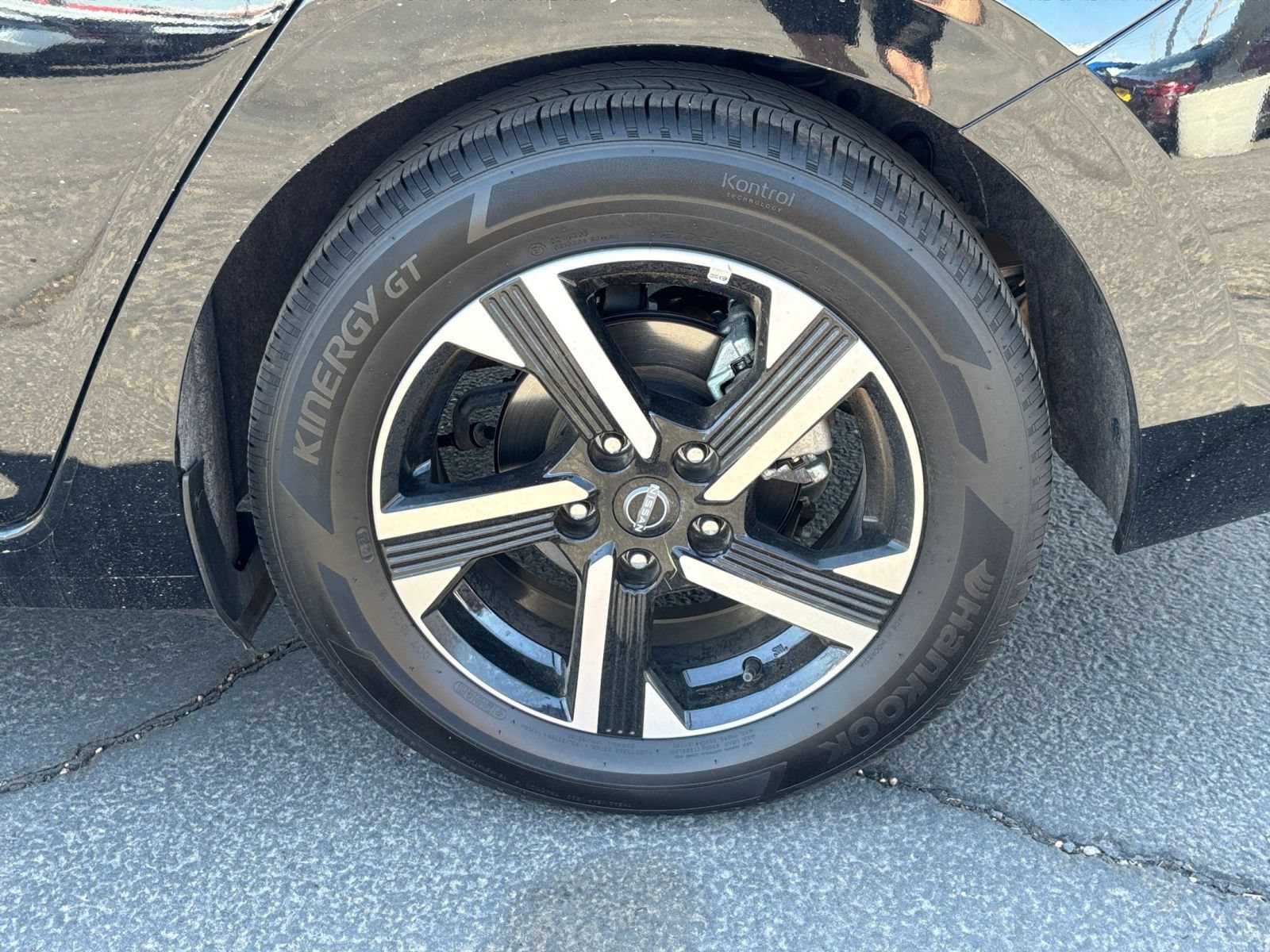 Used 2025 Nissan Sentra SV FWD image 23