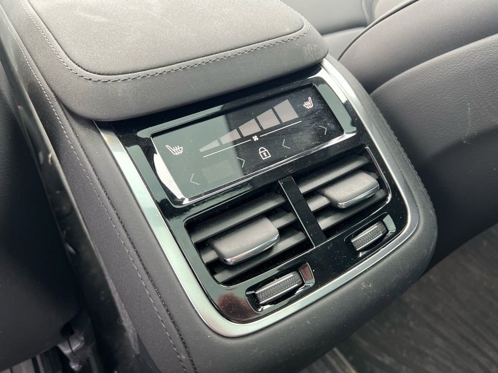 New 2026 Volvo XC90 B6 Plus w/ Protection Package Premier AWD/4WD image 24