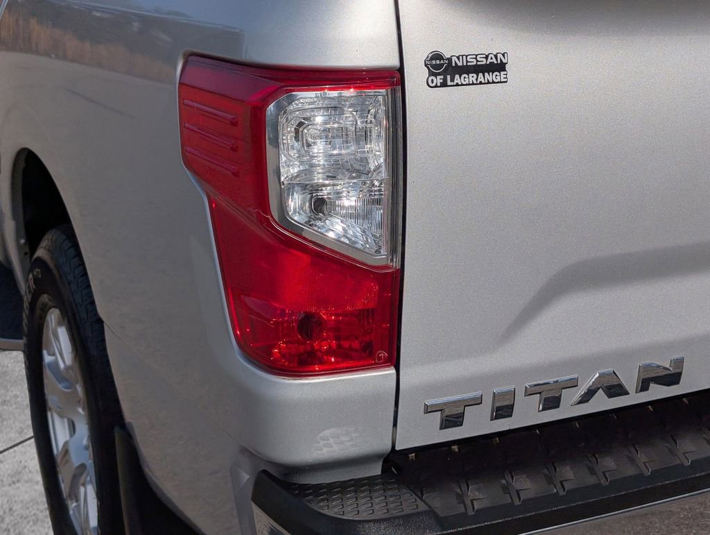 Used 2019 Nissan Titan SV AWD/4WD image 13