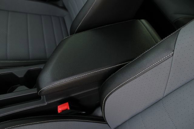 Used 2025 Volkswagen Jetta SE w/ Sunroof Package image 19