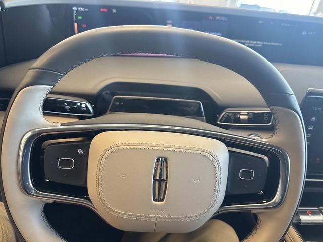 Used 2025 Lincoln Nautilus Premier AWD/4WD image 26