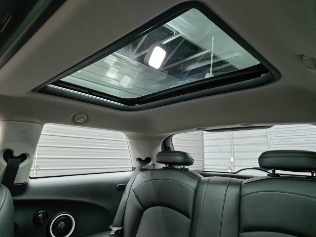 Used 2017 MINI Cooper 2-Door Hardtop FWD image 18