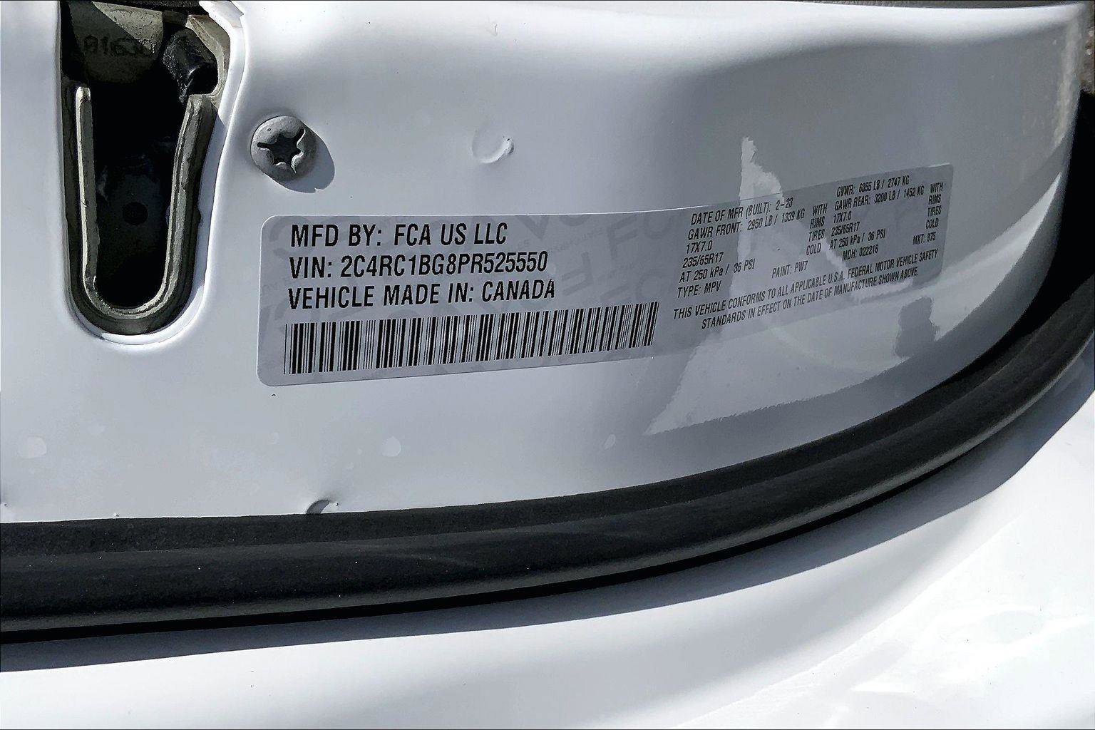 Used 2023 Chrysler Pacifica Touring-L image 32