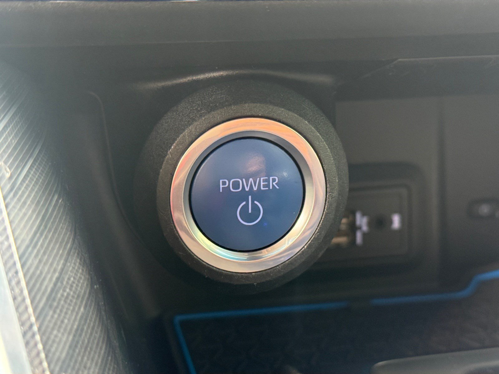 Used 2022 Toyota Venza LE AWD/4WD image 28