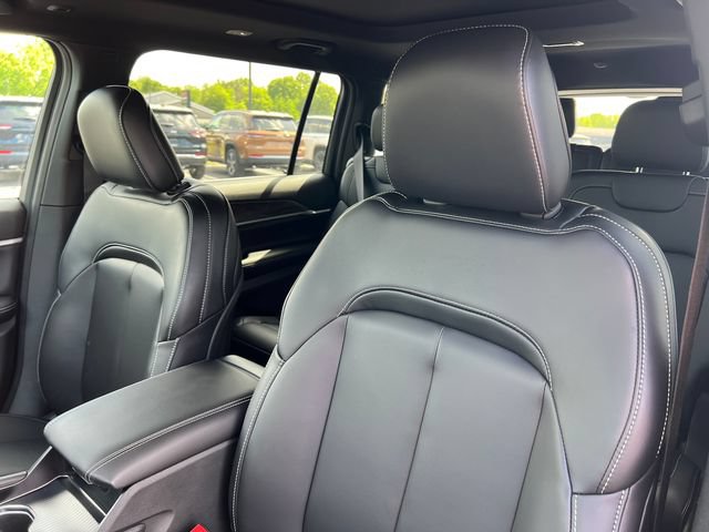 New 2026 Jeep Grand Cherokee L Limited w/ Limited Altitude Package AWD/4WD image 13