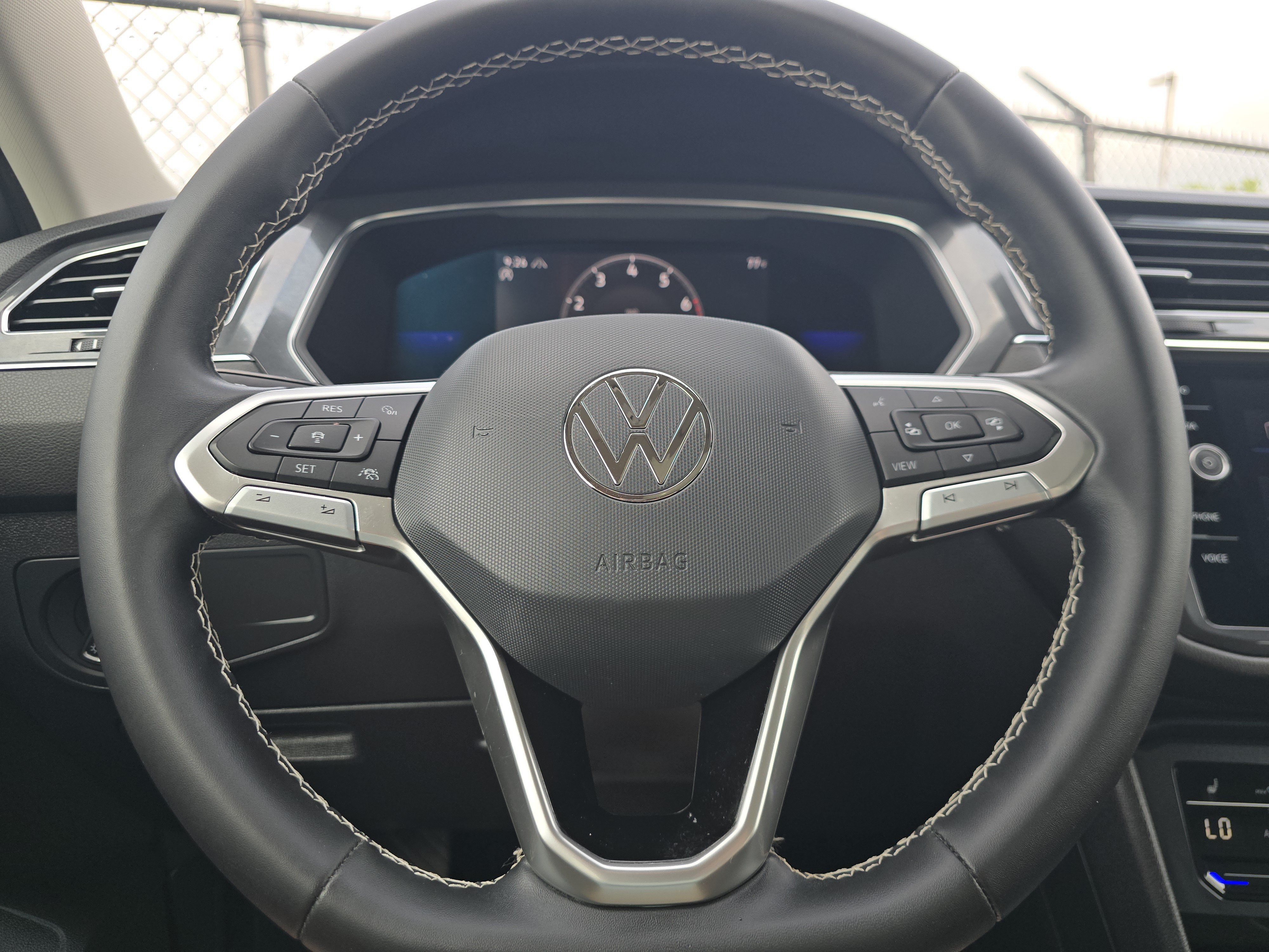 Certified 2023 Volkswagen Tiguan SE w/ Panoramic Sunroof Package AWD/4WD image 23