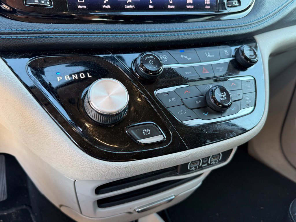 Used 2021 Chrysler Pacifica Touring-L FWD image 21