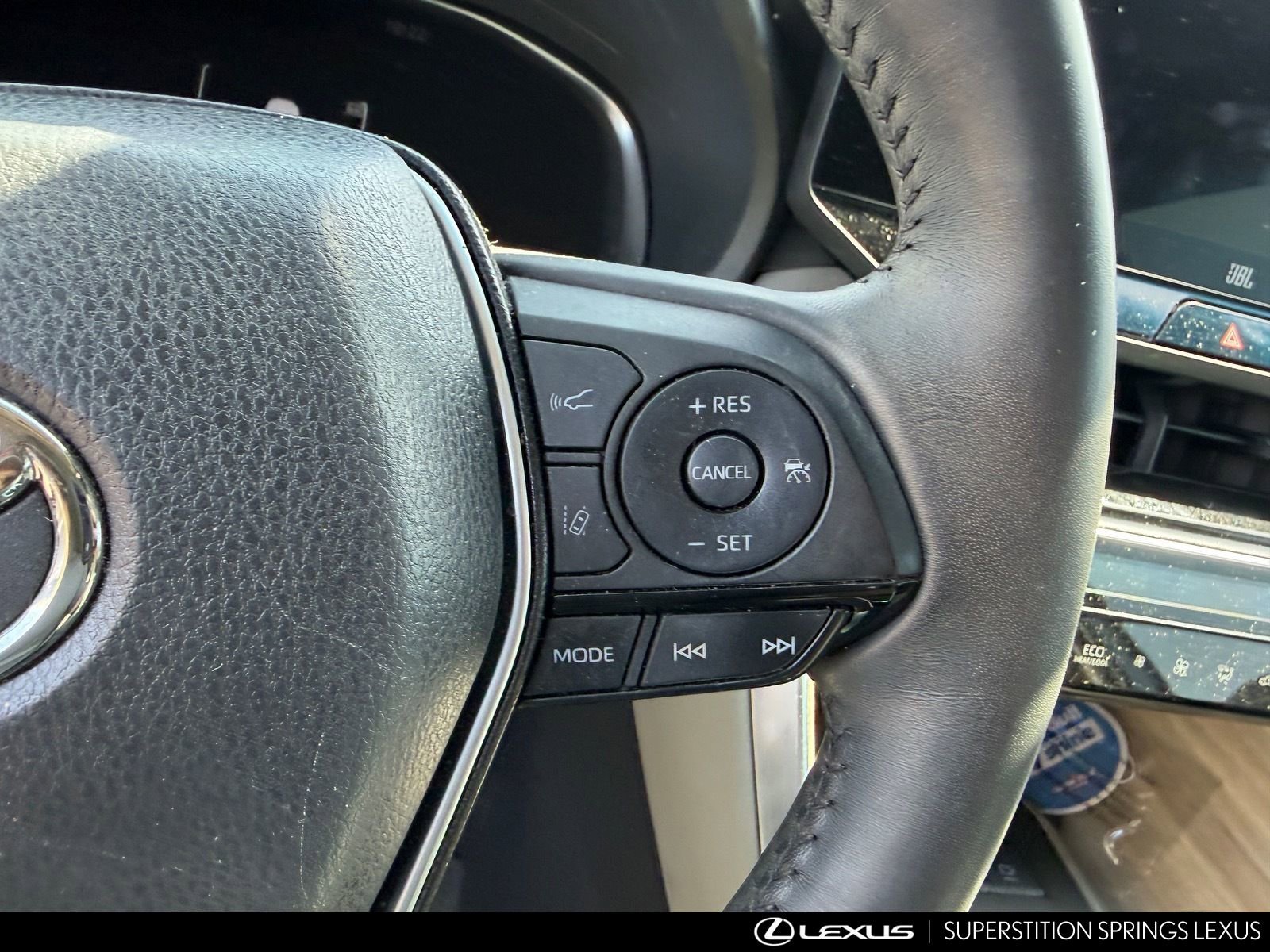 Used 2023 Toyota Venza Limited image 10