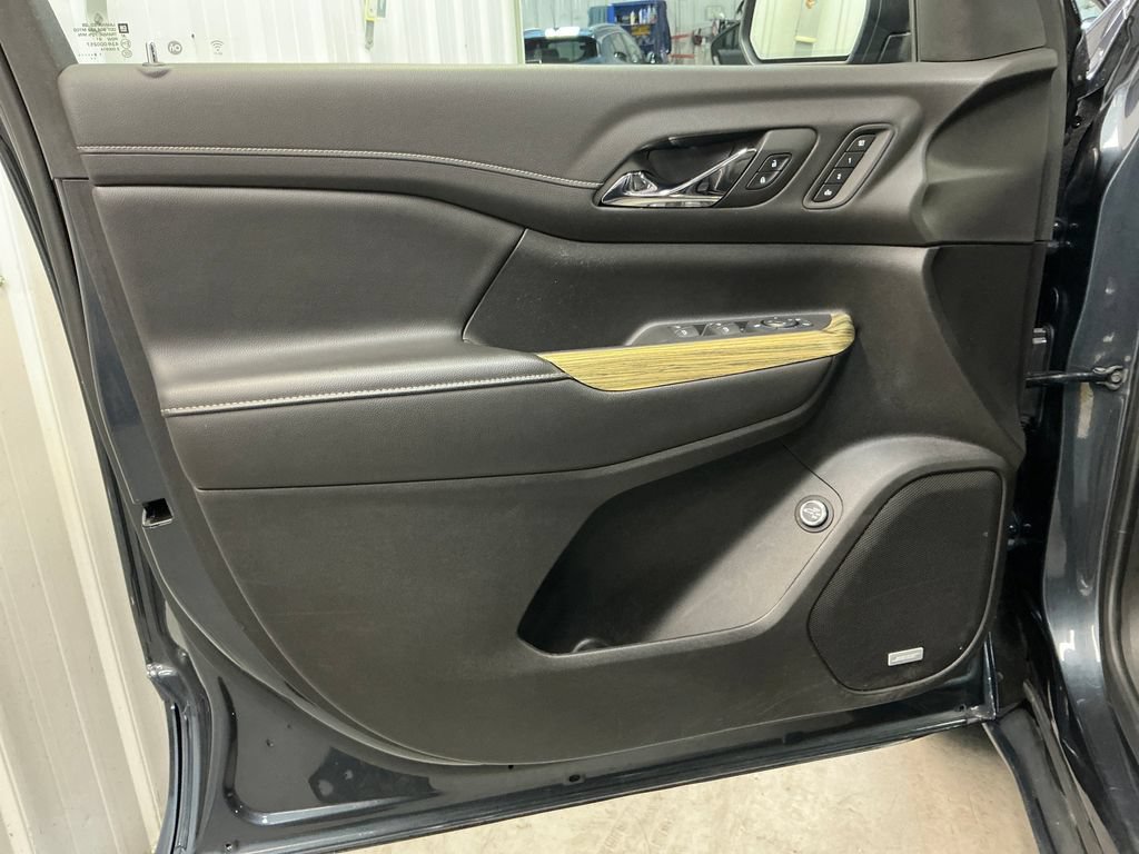 Used 2019 GMC Acadia Denali w/ Technology Package AWD/4WD image 15