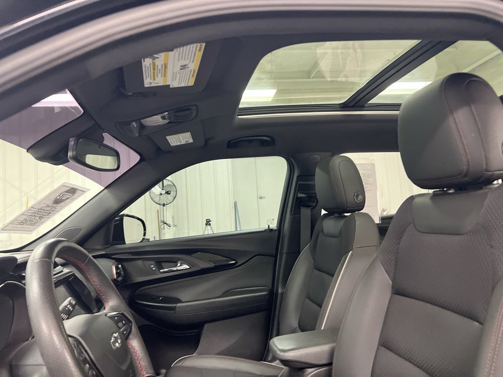 Used 2022 Chevrolet TrailBlazer RS w/ Sun and Liftgate Package AWD/4WD image 19