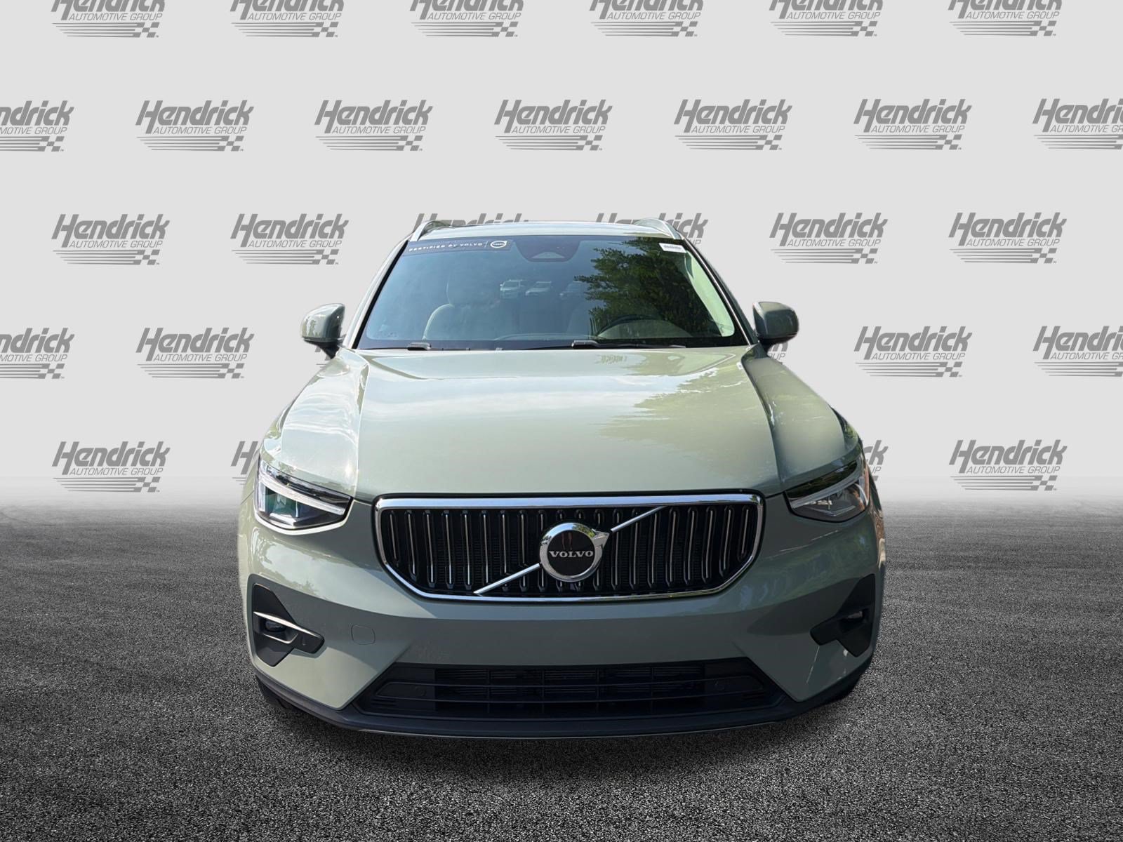 Certified 2023 Volvo XC40 B5 Plus AWD/4WD image 3
