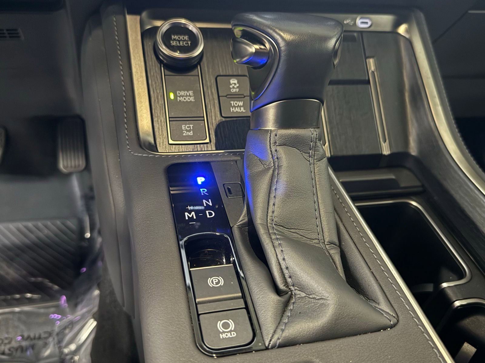 Used 2024 Lexus GX 550 w/ Accessory Package (2T) image 31