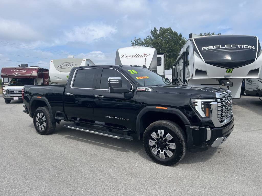 Used 2025 GMC Sierra 2500 Denali image 3