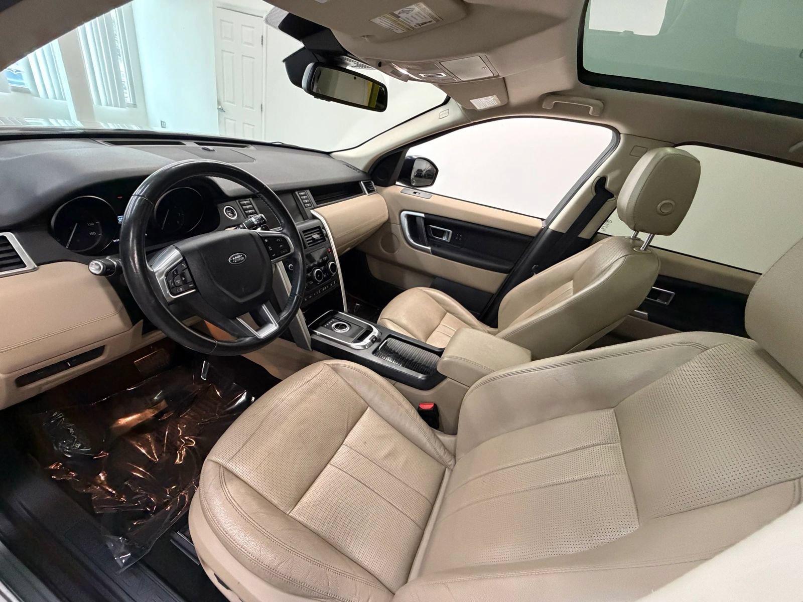 Used 2018 Land Rover Discovery Sport HSE AWD/4WD image 14
