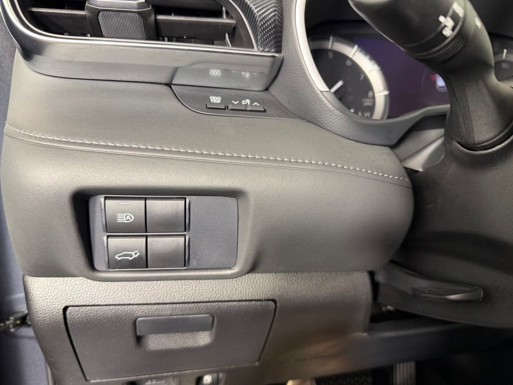 Used 2021 Toyota Highlander XSE AWD/4WD image 21