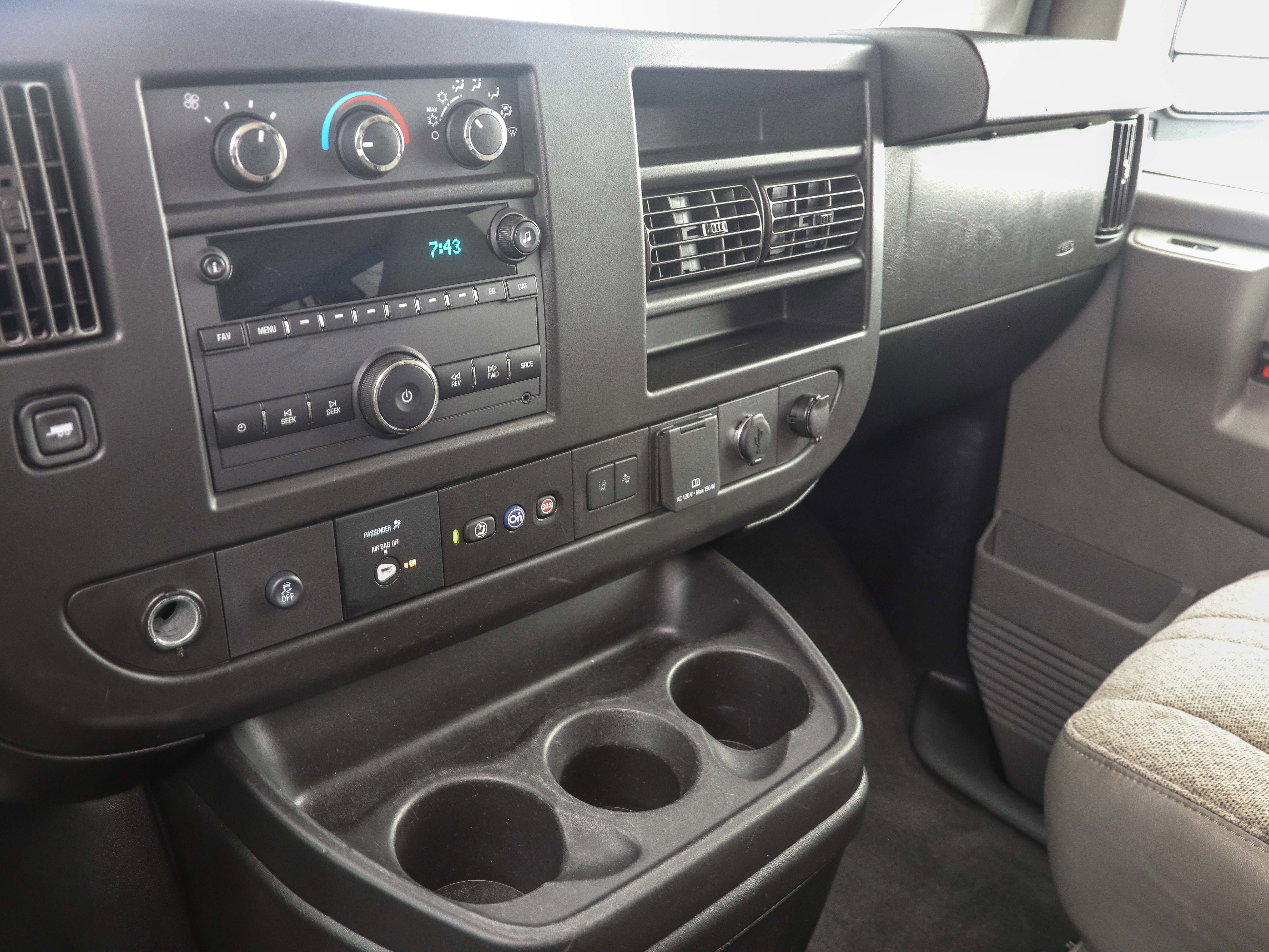 Used 2020 Chevrolet Express 3500 LT w/ LT Preferred Equipment Group image 17