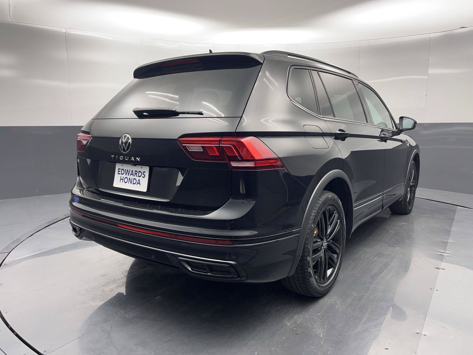 Used 2022 Volkswagen Tiguan SE R-Line FWD image 34