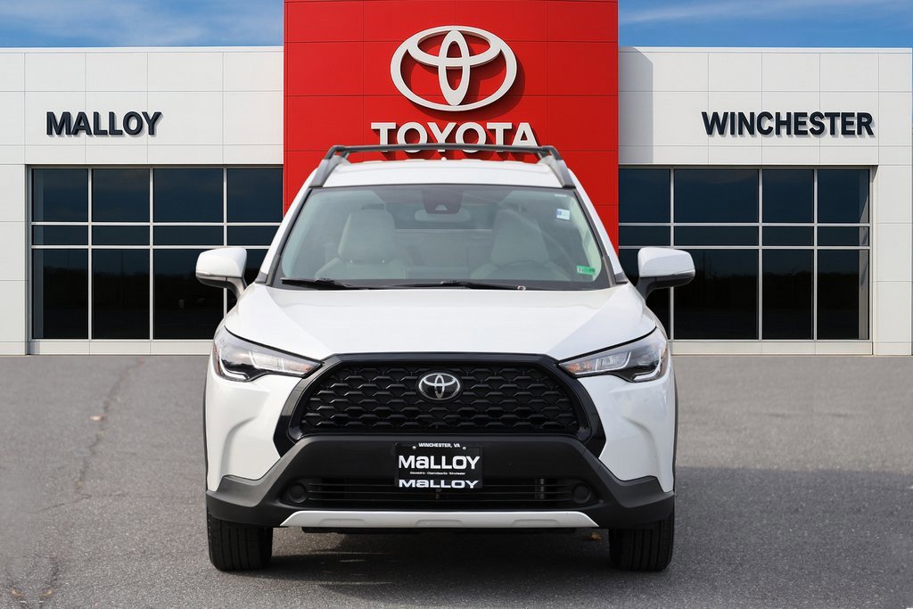 Used 2022 Toyota Corolla Cross LE image 3