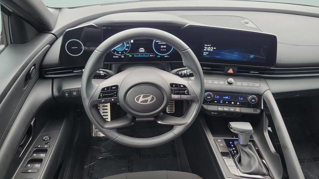 Certified 2025 Hyundai Elantra SEL FWD image 12