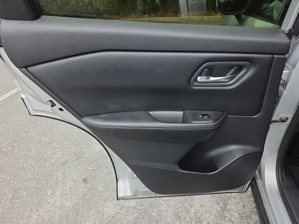 Certified 2025 Nissan Rogue SV FWD image 29