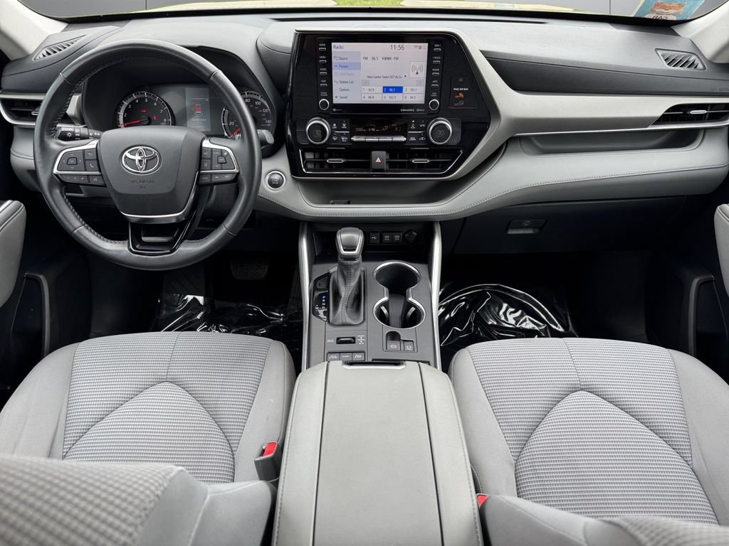 Used 2021 Toyota Highlander LE AWD/4WD image 12