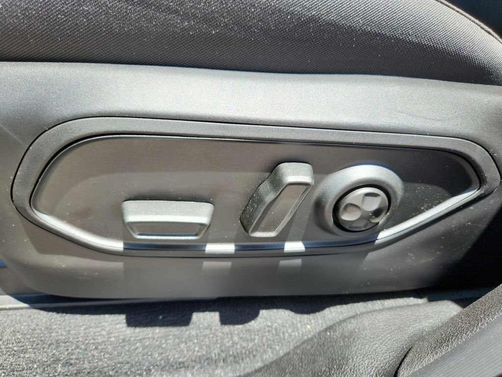 New 2025 Jeep Grand Cherokee L Laredo image 17